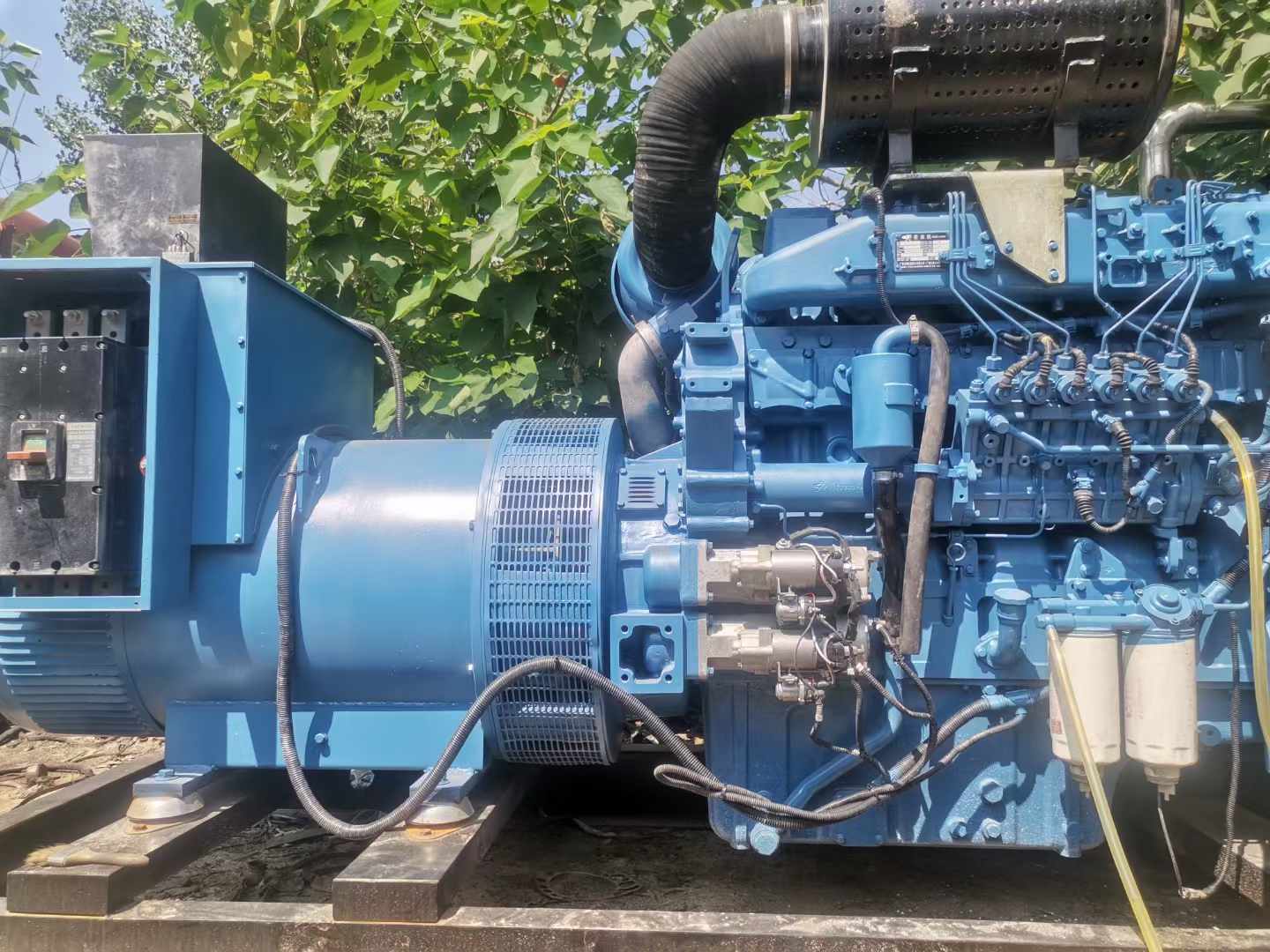 德安详细说明降低 800kW 柴油发电机输出电流波动的方法