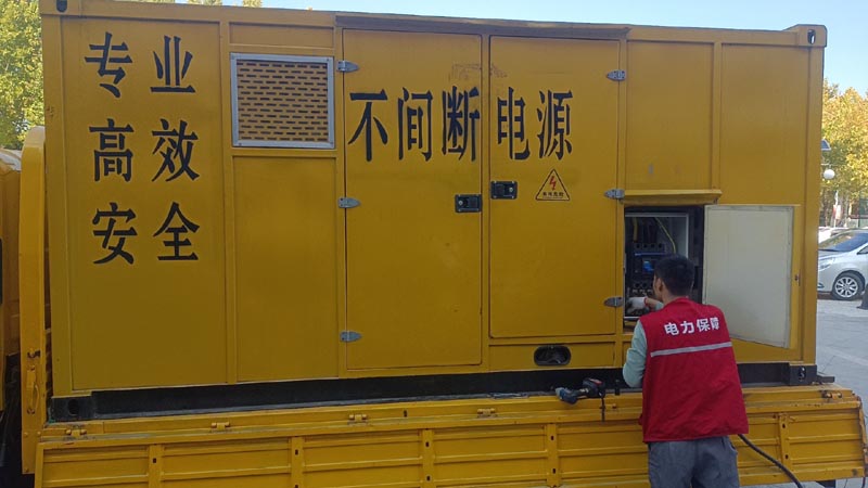 德安柴油发电机组和UPS电源配合使用时，如何避免切换过程中的电力中断？